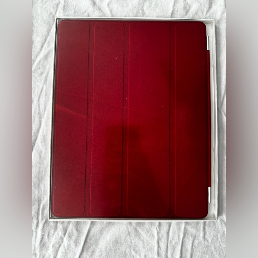 Apple iPad Smart Cover - Red - Picture 3 of 3